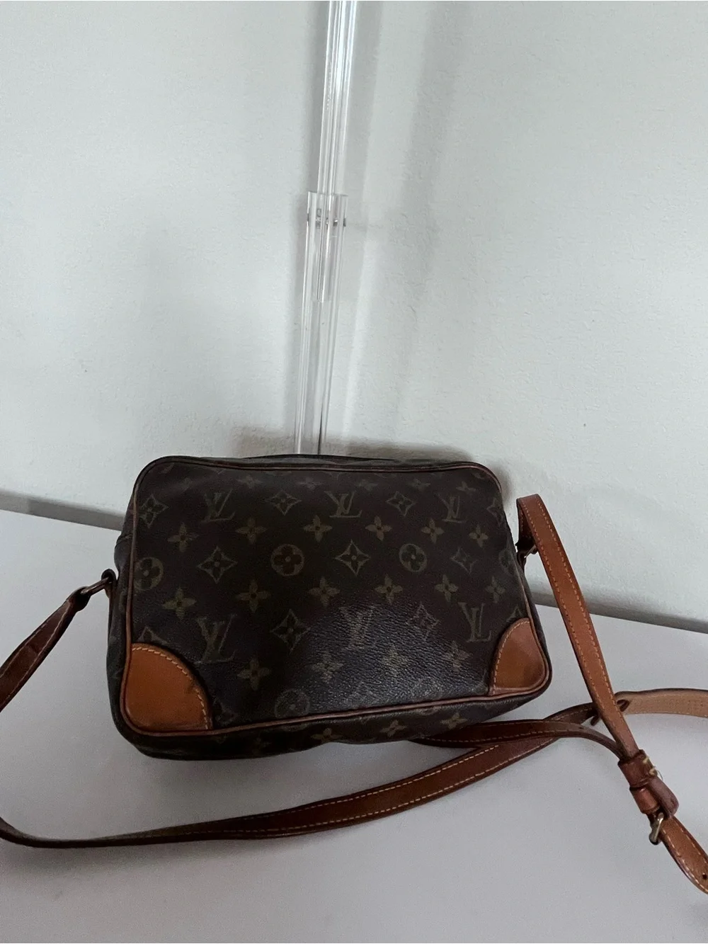 LOUIS VUITTON TROCADERO 27 MONOGRAM SHOULDER BAG.